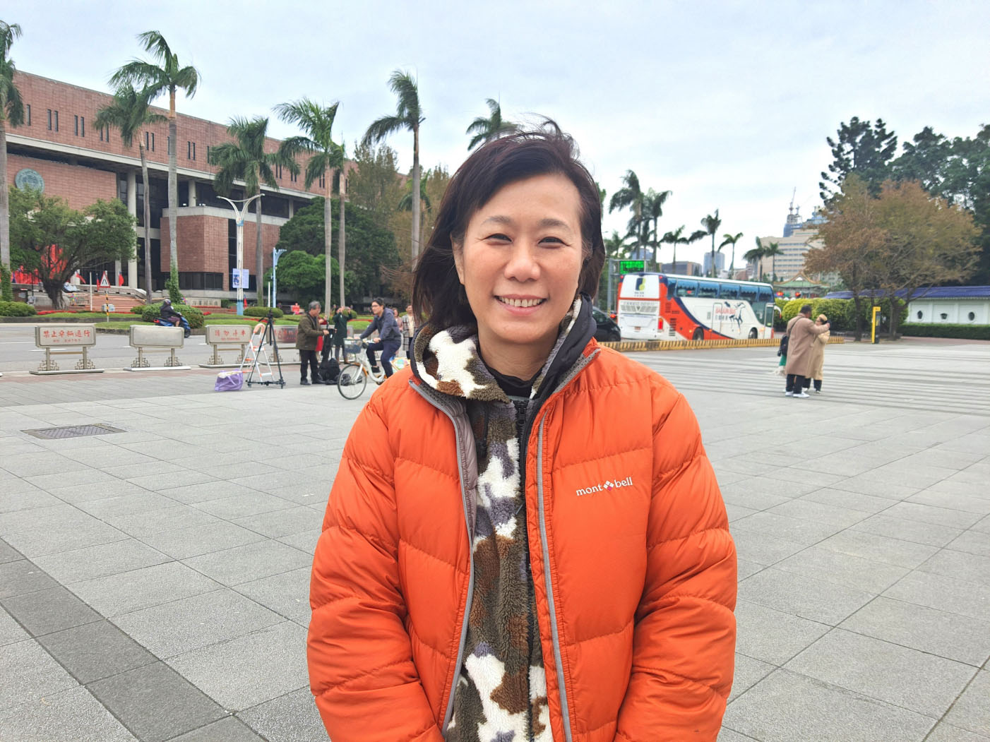 图7:修炼后的洪女士笑得灿烂开心。