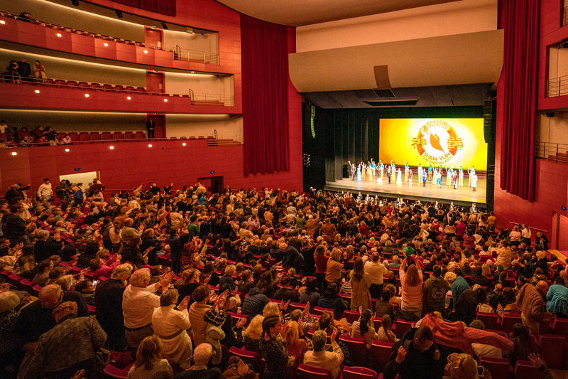 图4:二零二五年一月五日下午,神韵新纪元艺术团在法国普罗旺斯大剧院(Grand Theatre de Provence)进行的第五场演出大爆满。(大纪元)