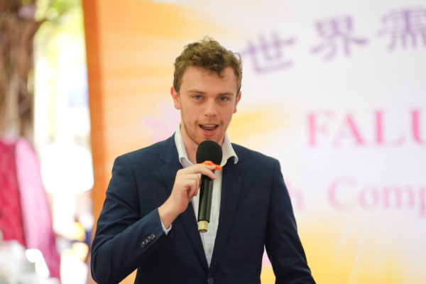 图4:莱德市议员卡梅伦·拉斯在演讲
