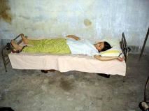 '周慧敏在成都市青羊区医院遭受迫害的场景演示'