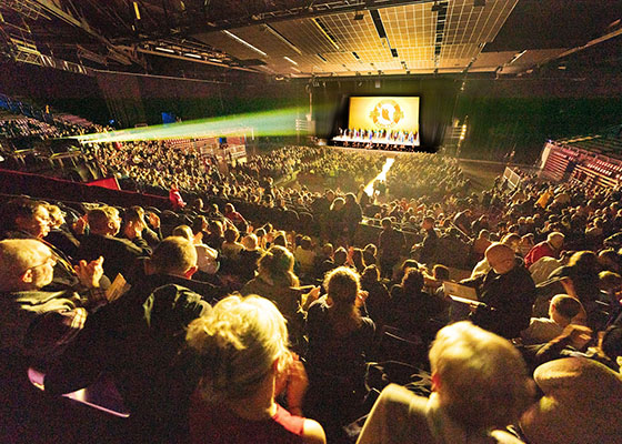 庆圣诞迎新年　 神韵欧美掀热潮