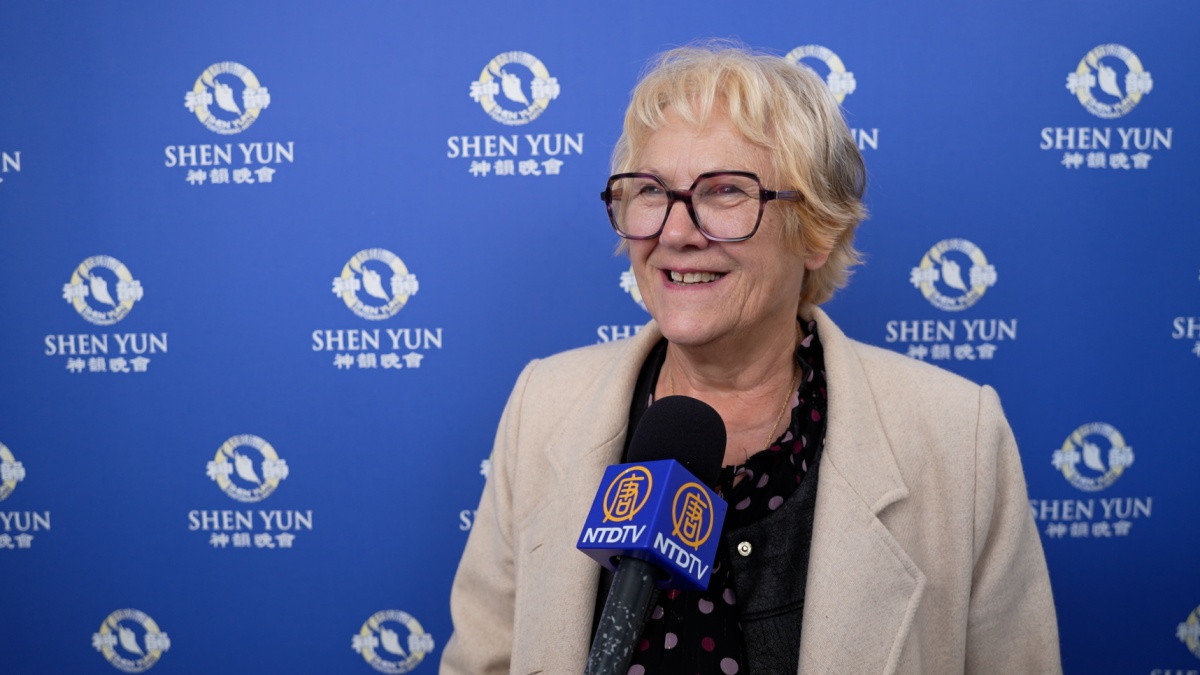 图8:二零二五年二月二十二日下午,法国帕吕欧市长玛塞尔·巴雷托(Marcelle Barreteau)观赏了神韵新纪元艺术团在法国南特市议厅(Cité des Congrès de Nantes)的演出。(新唐人电视台)