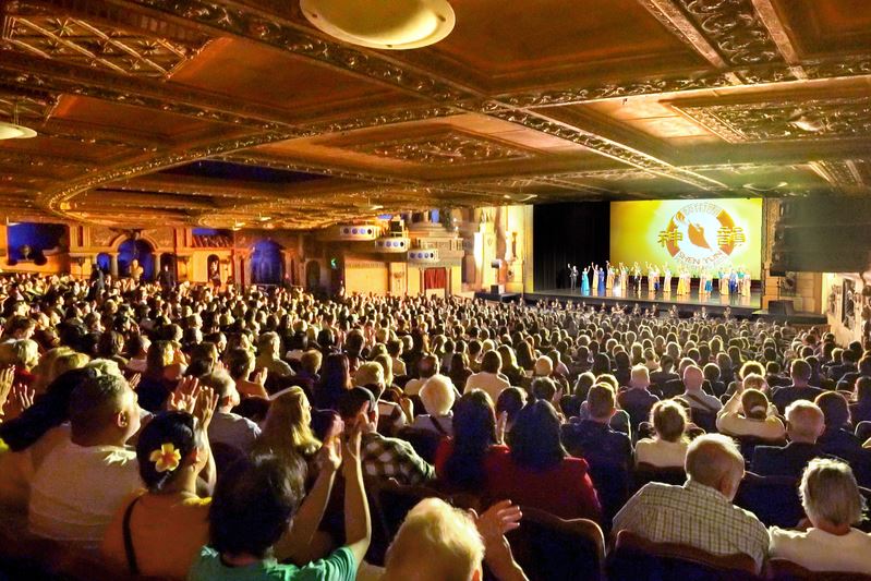 '图6:二零二五年三月九日下午,神韵环球艺术团在澳洲悉尼帝苑剧院(Capitol Theatre)的第十三场、也是最后演出一票难求。(大纪元)'