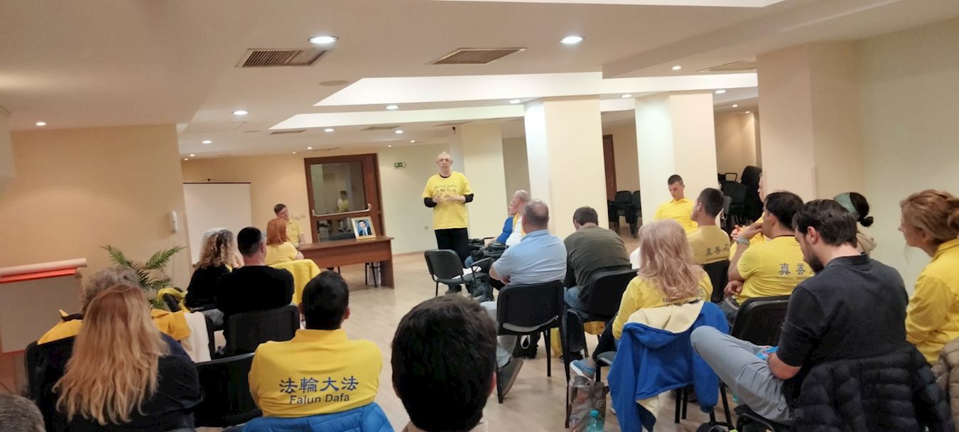 '图3:部份保加利亚法轮功学员参加集体学法和修炼交流。'