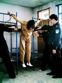 '酷刑模拟:一字吊铐'