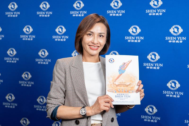 '图7:二零二五年四月十五日下午,立法委员邱议莹在高雄观赏了神韵演出。(大纪元)'