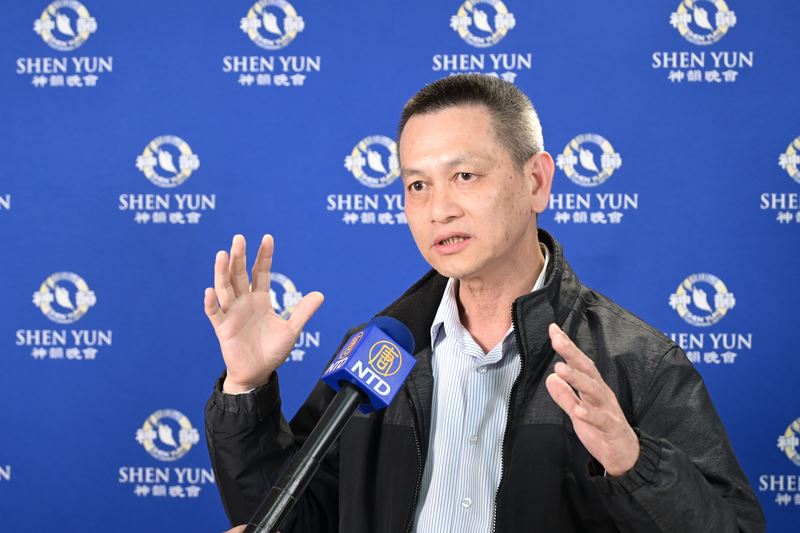 '图12:二零二五年四月二日晚,电解水业总经理赖峰璋在台中观赏了神韵演出。(大纪元)'