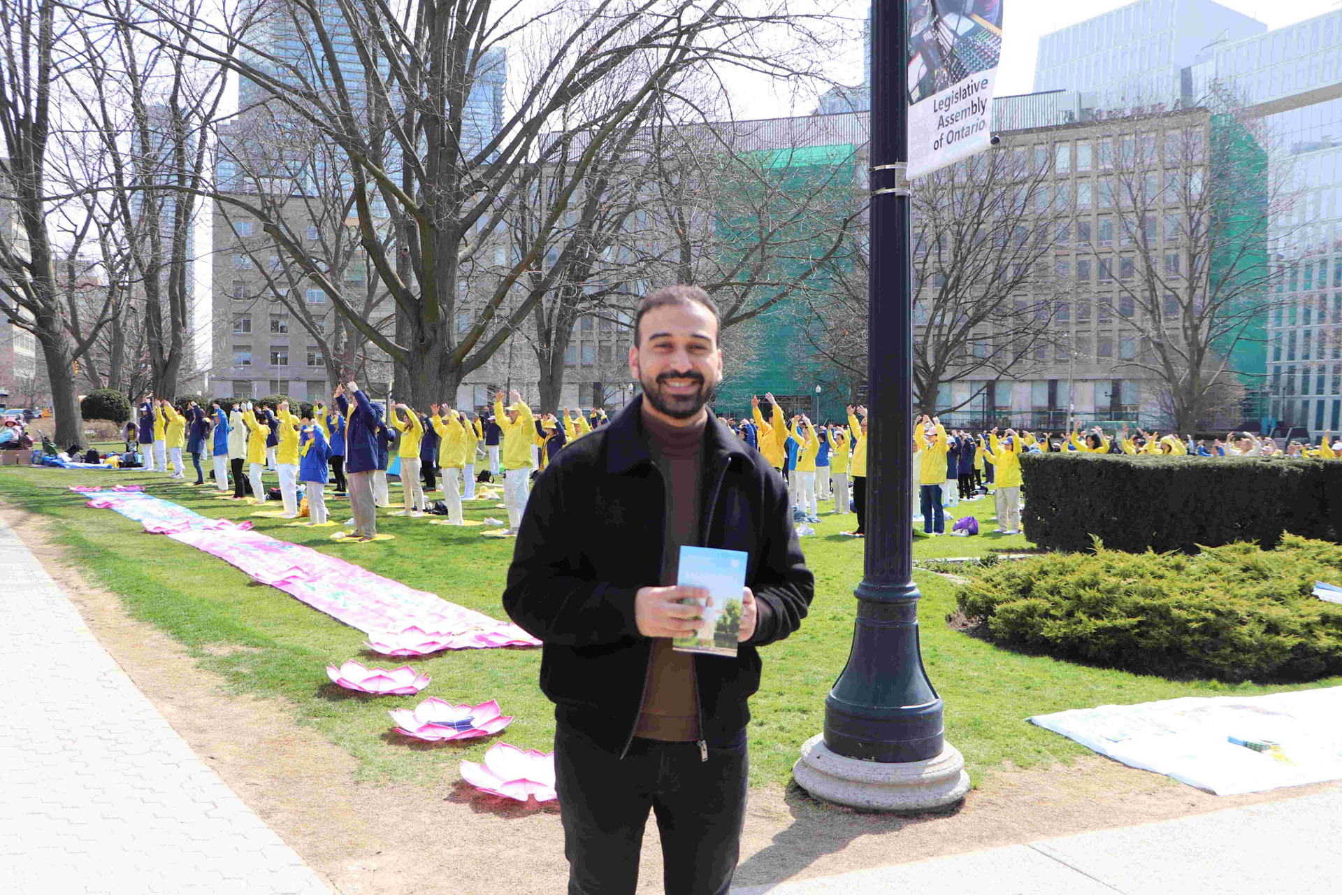图8:从事于土木工程的亚哈(Ehab)表示自己被法轮功学员展现出的平和所吸引