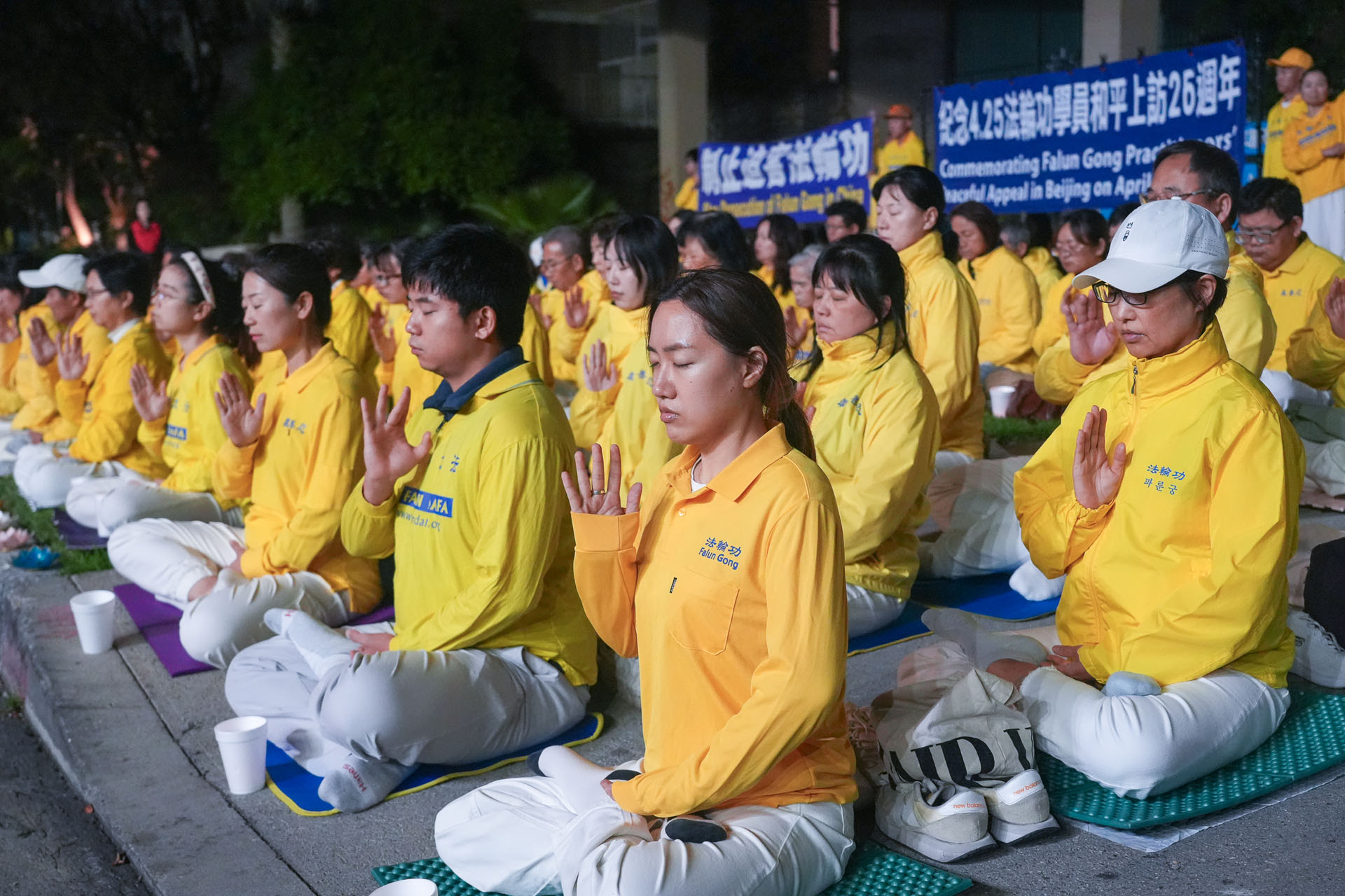 图1~3:二零二五年四月二十二日,洛杉矶法轮功学员集会,纪念“四二五”万人上访26周年。