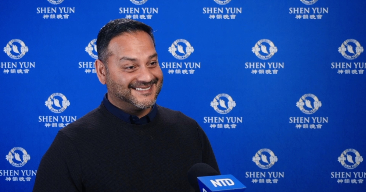 图9:二零二五年四月十五日晚,加拿大卡尔加里传统区国会议员舒夫‧马琼达尔(Shuv Majumdar)在卡尔加里观赏了神韵演出。(新唐人电视台)