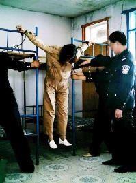 '中共酷刑演示:上大挂'
