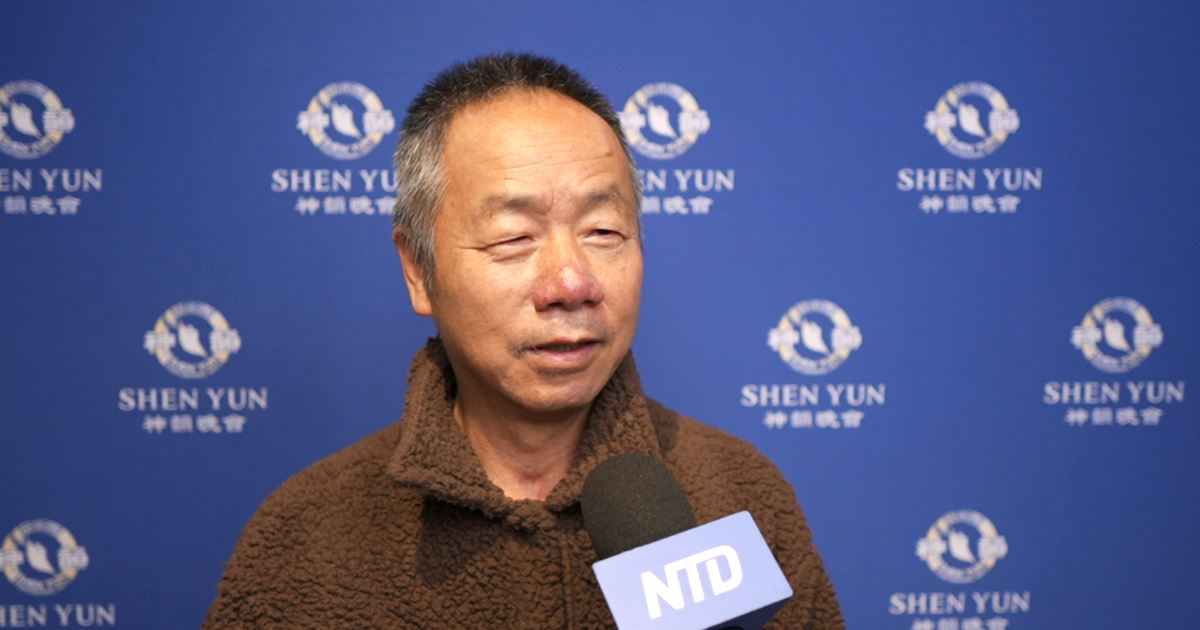 '图10:二零二五年三月二十七日,人权律师张仁在纽约林肯中心观赏了神韵演出。(新唐人电视台)'