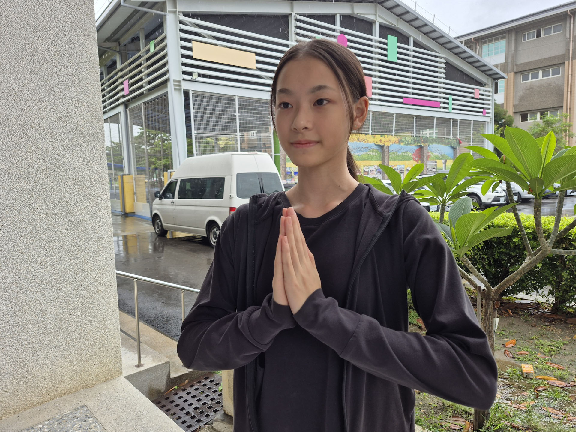 图6:青年学子刘同学非常感谢师父教导她,看淡失得。