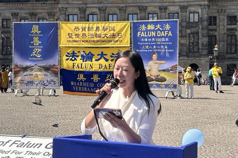 图6:荷兰法轮大法佛学会负责人王家恩女士代表非政府组织宣读贺信。
