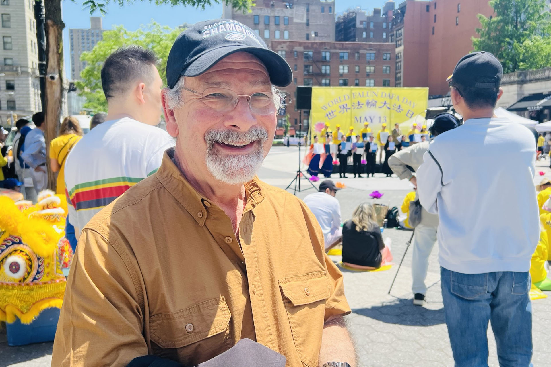 图17:弗拉德曼(Barry Friedman)说自己被现场祥和的气氛和精彩的节目所吸引。