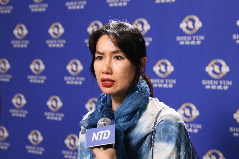 '图10:二零二五年五月七日下午,韩国编舞家全锦实在春川观赏了神韵演出。(大纪元)'