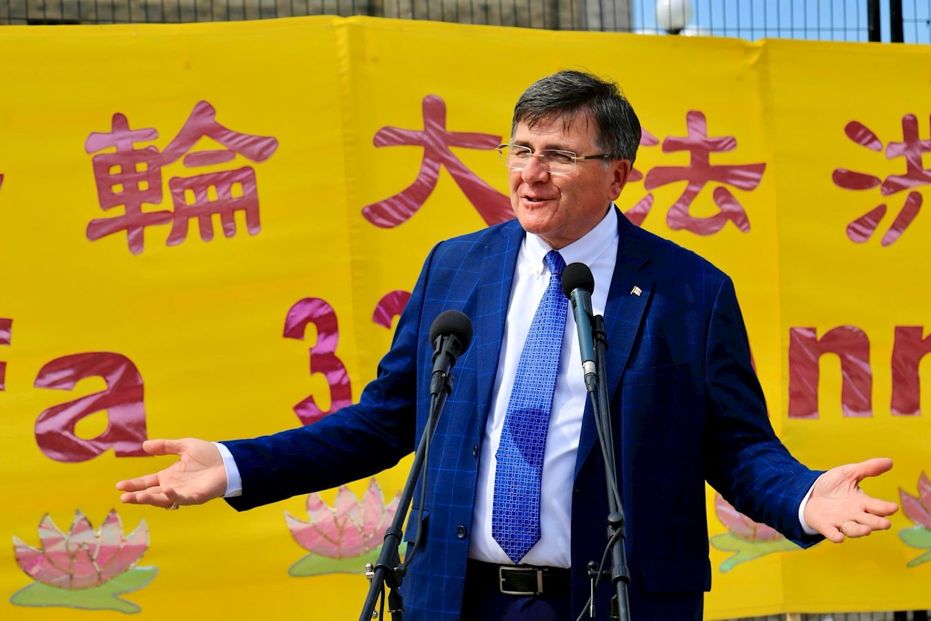 '图19:二零二五年五月二十八日,国会议员马国基(Costas Menegakis)在法轮大法弘传三十三周年庆典上演讲。'