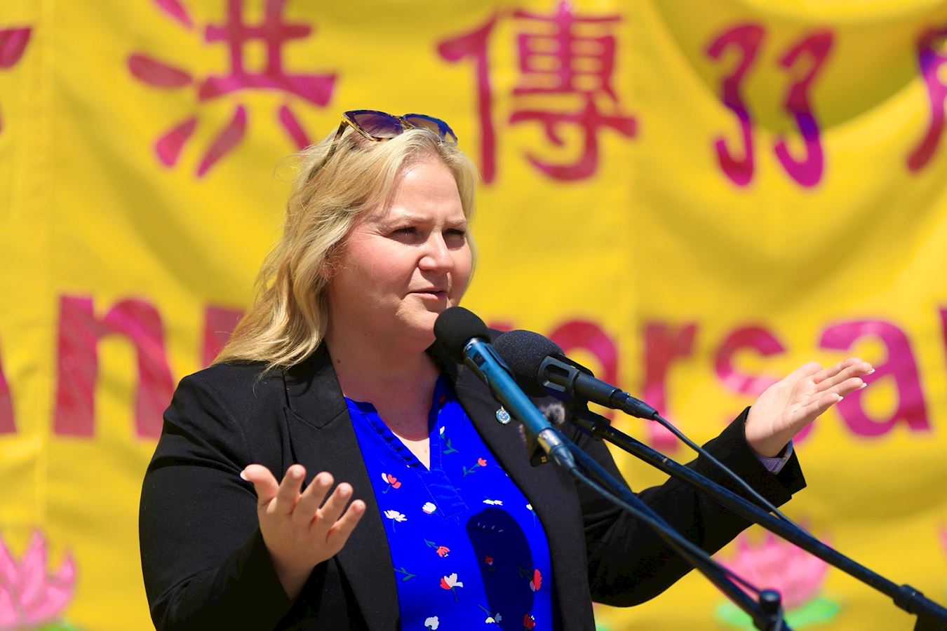 '图20:二零二五年五月二十八日,奥沙瓦选区国会议员科克兰(Rhonda Kirkland)在法轮大法弘传三十三周年庆典上演讲。'