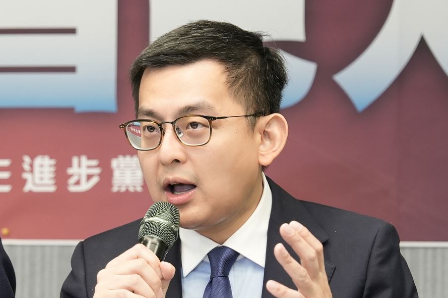 '图7:新北市议员卓冠廷'