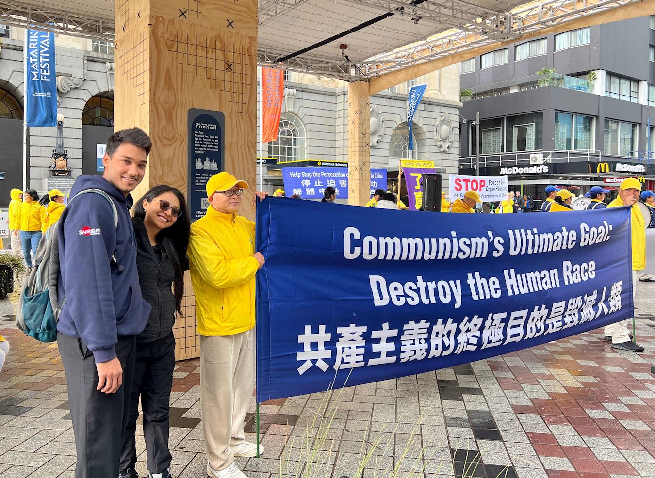 '图12:杜尚特·高塔姆(Dushyant Gautam)(左一)'