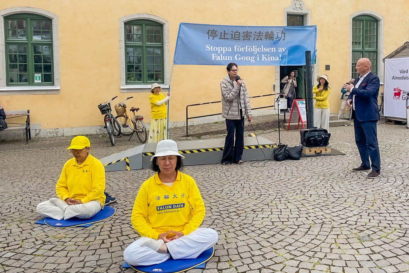 图6:来自瑞典隆德的海伦妮(Helene)了解真相后,主动上台发表演讲,呼吁大众关注法轮功,帮助制止迫害。