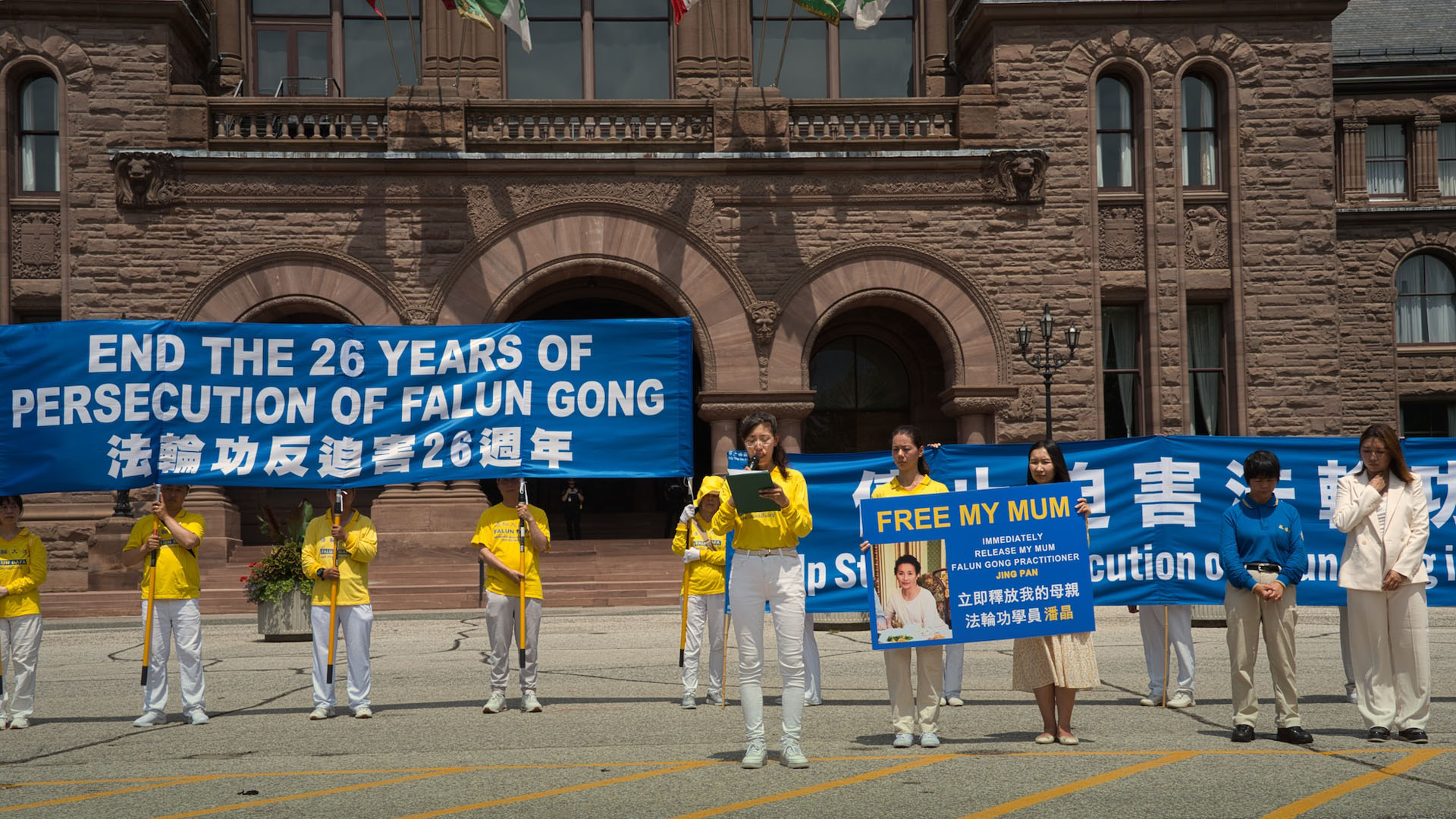图2~5:集会现场。二零二五年七月十三日,加拿大约千名法轮功学员及支持者在安省议会大楼前集会,谴责中共迫害法轮功二十六年。