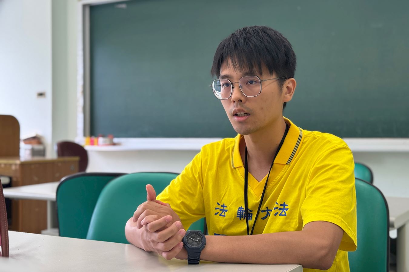 '图4:重新走回修炼的政霖,分享他在工作中以实际行动展现善心的经验。'