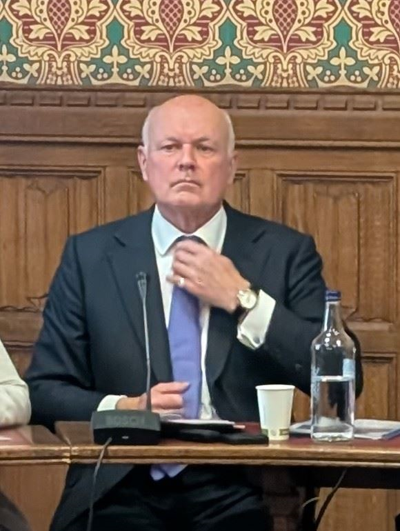 '图6:伊恩·邓肯·史密斯爵士议员(Sir Iain Duncan Smith MP)'