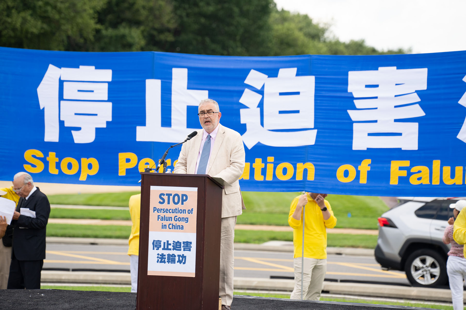 图7:CECC幕僚长皮耶罗·托齐(Piero Tozzi)在集会上发言。