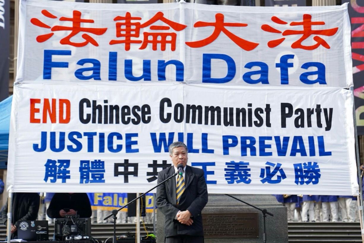 '图15:澳洲越南社区维州分部主席阮德光先生(Duy Quang Nguyen)在集会上致辞。'
