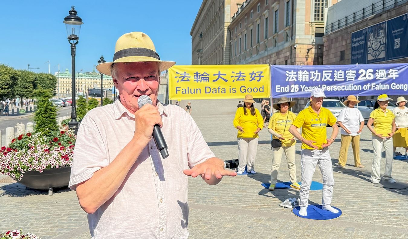 '图10:西人学员托比约恩用亲身经历揭露中共假、恶、暴的本质,并呼吁瑞典各界谴责并帮助制止中共跨国打压法轮功。'