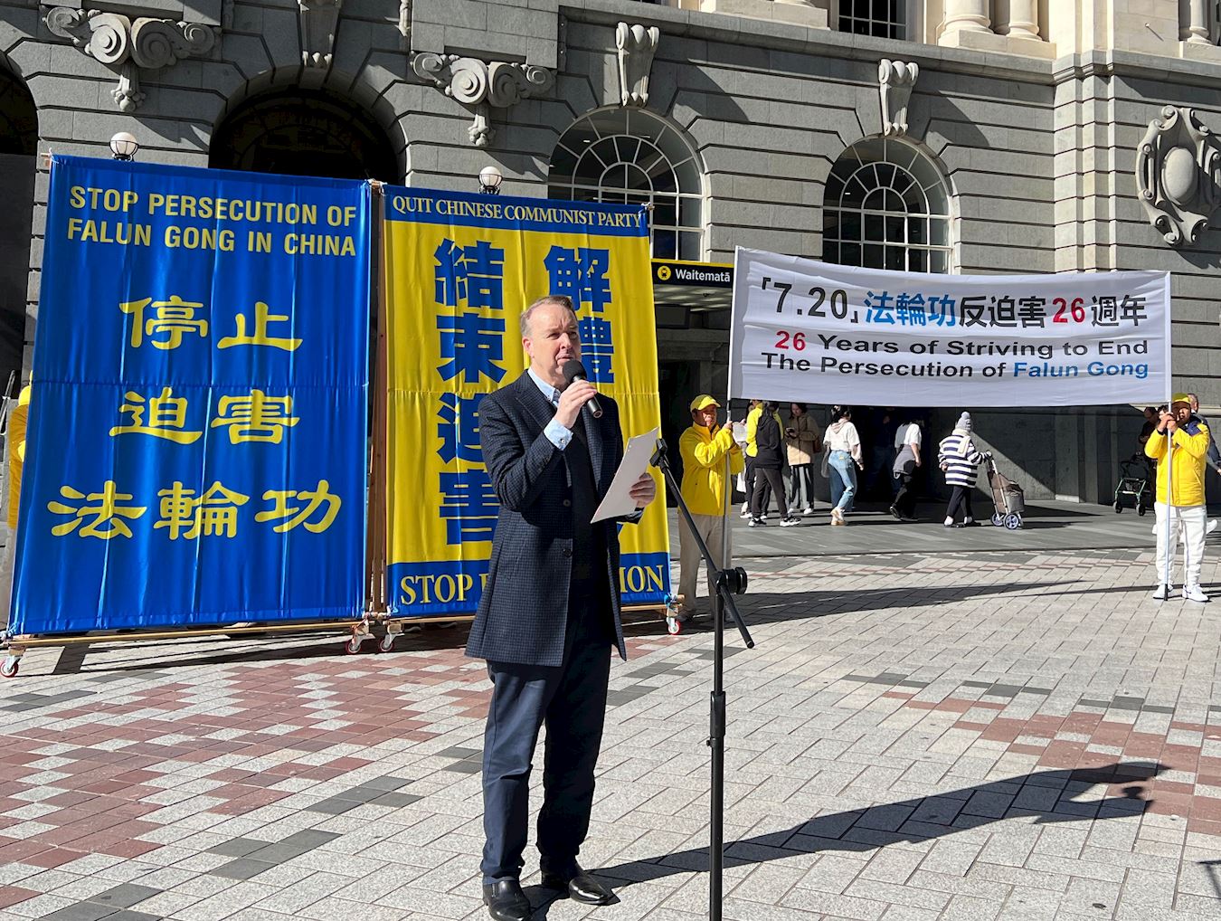 '图18:新西兰人权律师凯瑞·高尔(Kerry Gore)呼吁各国政府制裁人权迫害者。'