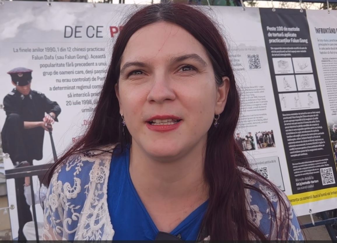 '图3:拉卢卡(Raluca)谴责中共不人道的迫害。'