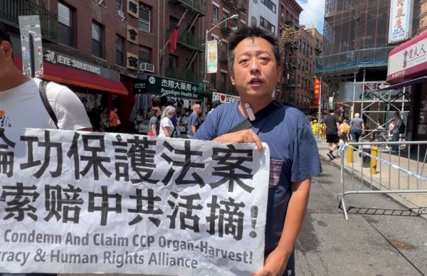 '图10:安强说:惊喜看到神韵演员参加游行,他们非常自信,令我感到非常自豪!'