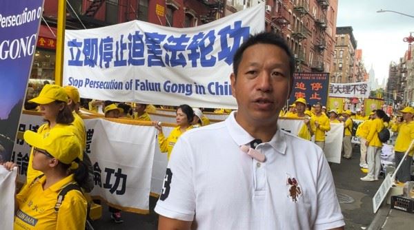 '图16:纽约华人、小企业主杨茂森特说:”支持法轮功就是支持我们自己!”'
