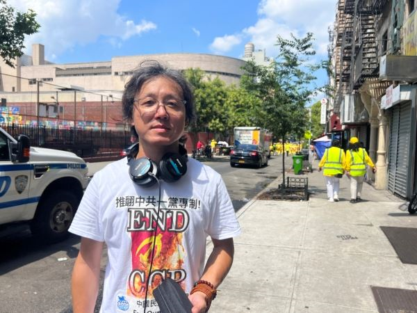 '图17:原中国资深制片人白祺帆说:法轮功游行气势磅礴,很震撼!'