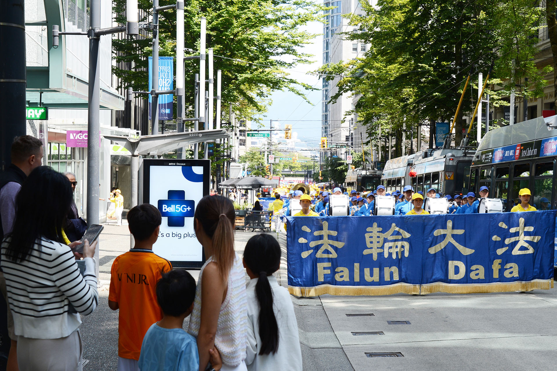 图1~7:二零二五年七月二十日,温哥华部份法轮功学员聚集在市中心举行法轮功反迫害26年大游行。