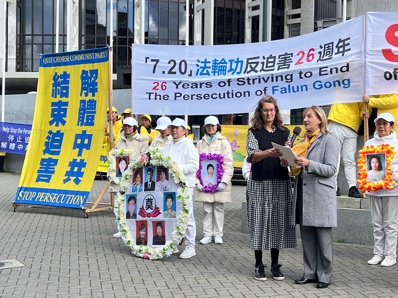 '图19:ETAC新西兰代表玛戈·麦克维卡(右二)希望新西兰政府发声,谴责中共暴行。'