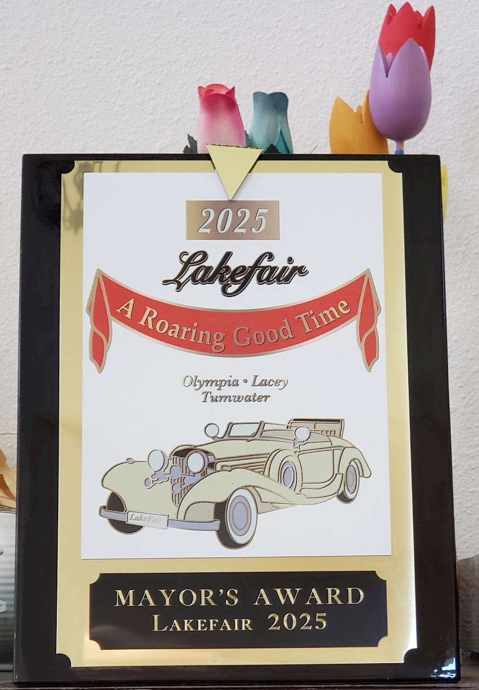 '图1:法轮功游行团体荣获主办方颁发的市长奖(Mayor's Award)奖状'