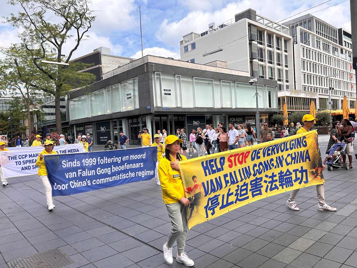 '图3~6:法轮功学员的游行队伍'