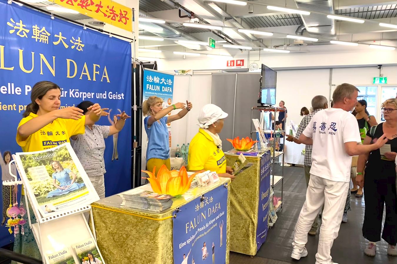 '图1:第十八届南方自然疗法博览会(Heilpraktikerkongress des Südens)于二零二五年七月五日在德国慕尼黑活动中心(MOC,Event Center Messe München)举行。法轮功学员应邀参加了博览会。'