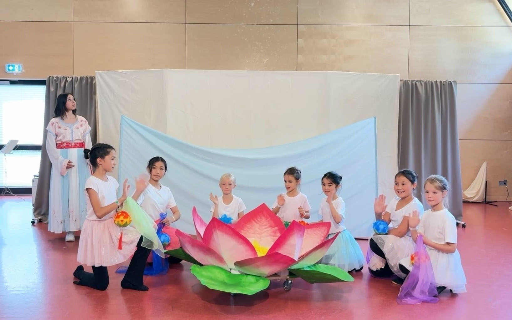 图6:戏剧表演——童话故事《小莲花》。