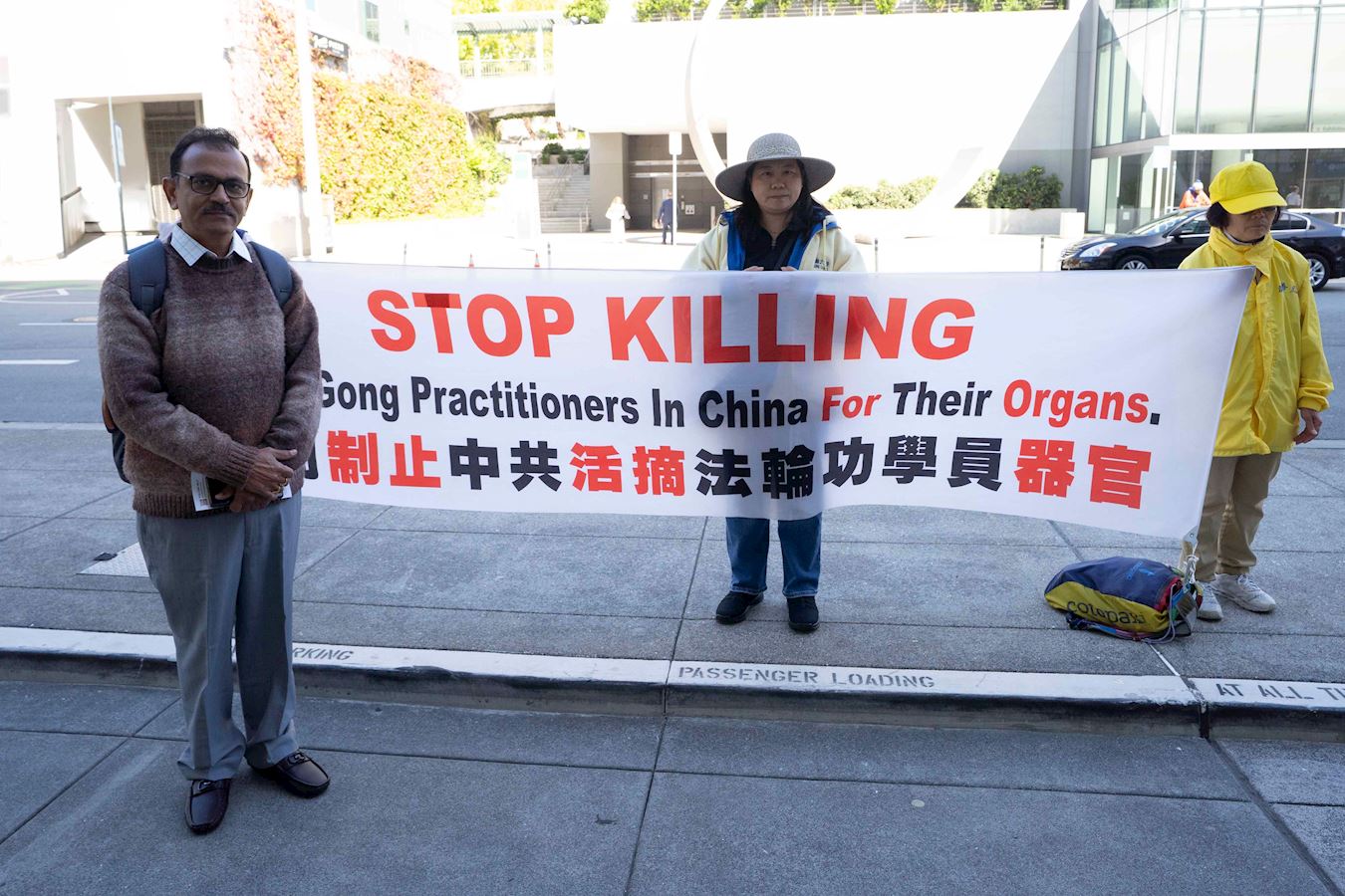 '图14:来自印度的器官移植医生斯瓦拉·卡姆(左一)认为,中国医生强摘器官的行径是非法的。'