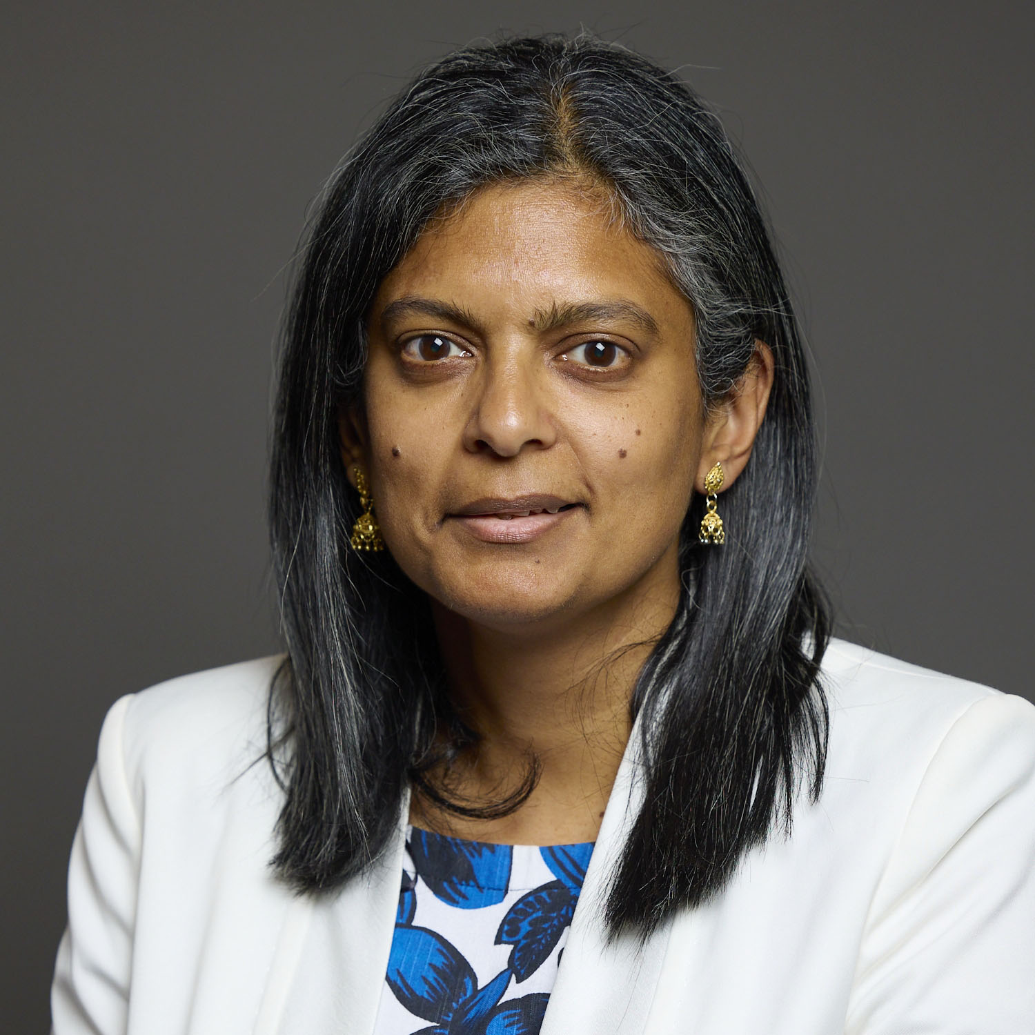 图4~5:英国国会议员鲁帕·胡克(Rupa Huq)