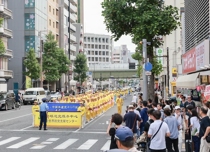 '图1~6:九月十四日,法轮功学员来到大阪游行,传播大法真相'