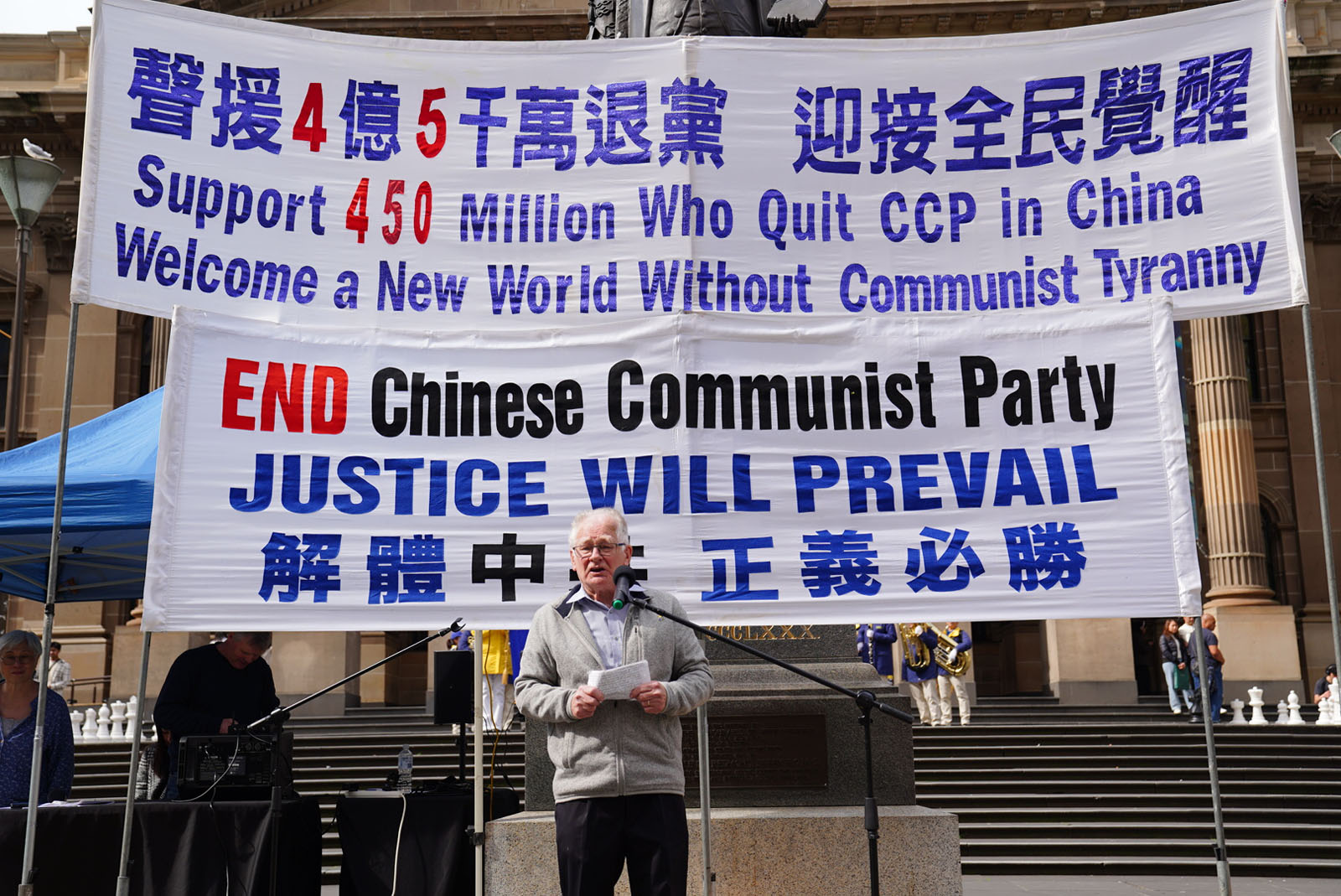 图9:澳洲民主工党维州前副主席杰瑞德·弗拉德先生在集会上致辞。