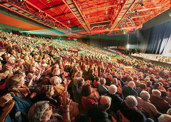 观神韵迎新年　欧美亚观众感恩赐福